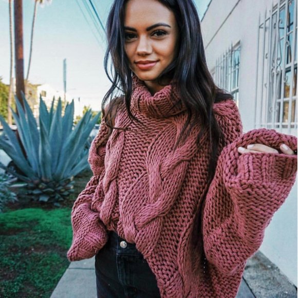 Cropped Turtleneck Sweater - Picture 3 of 4